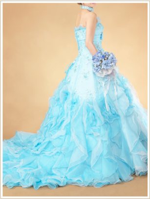 お色直し・カラードレス　さわやかなブルーのドレスで上品で華やかな印象に